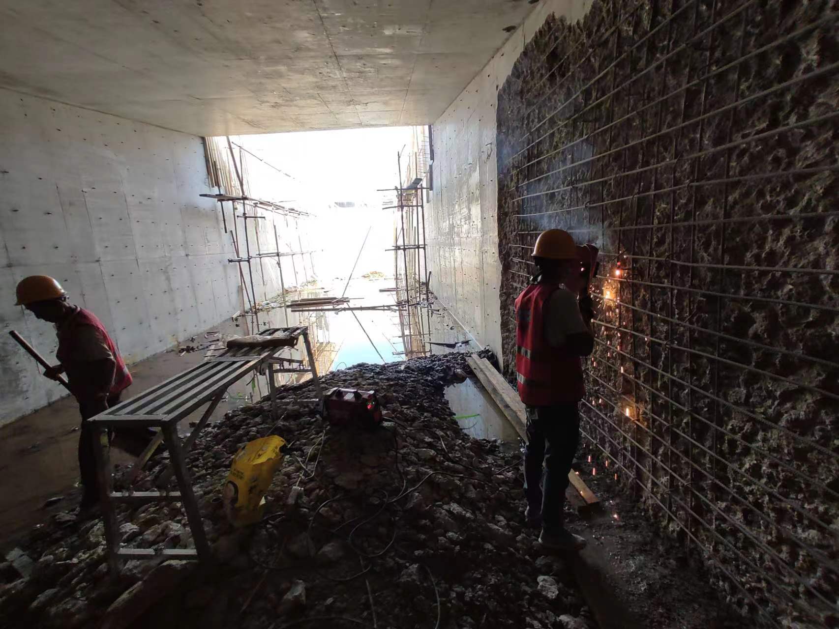 惠山挖断承重墙导致楼体开裂，加固施工方案出炉